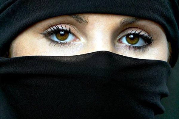 Избиение в исламе женщин