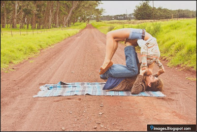 Фото-идея: Лучшие спортивные поцелуи. Парень целует девушку в мостике.
