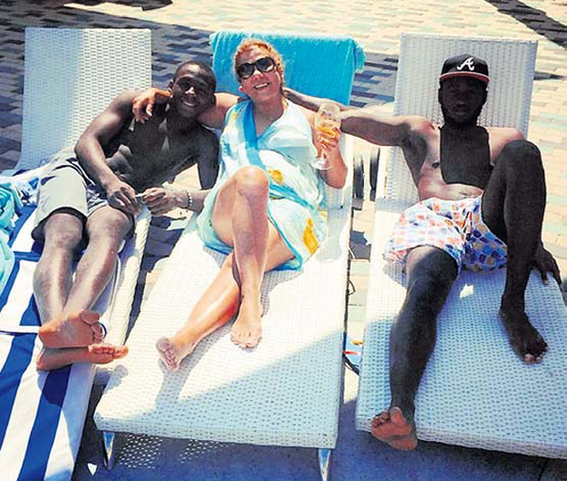 Актриса Марина ФЕДУНКИВ с удовольствием снимается на отдыхе с темнокожими красавцами, но считает, что русские мужики лучше всех. Фото: Instagram.com