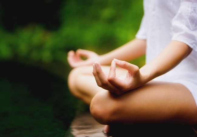 С паническими атаками помогут справиться медитация, йога и физические нагрузки