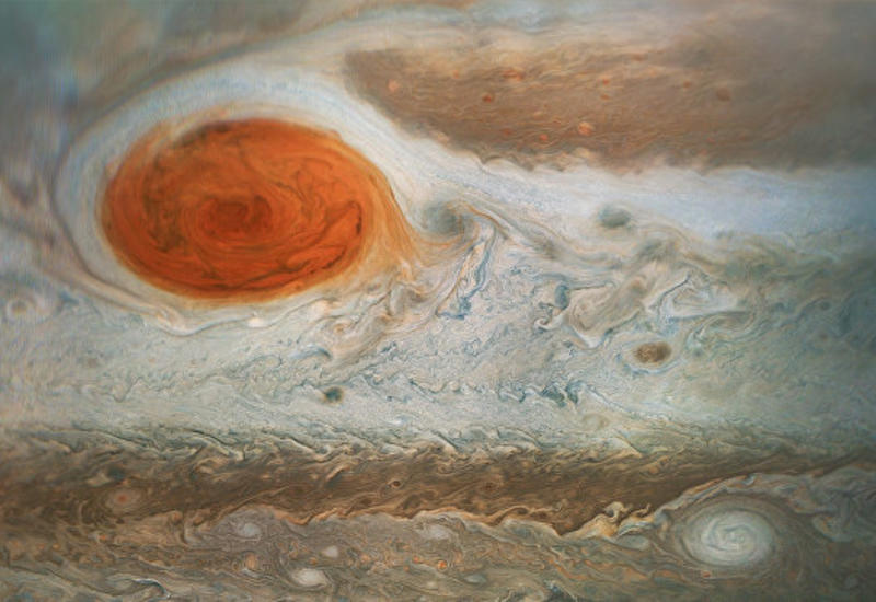 Ученые НАСА нашли &quot;океаны воды&quot; под облаками Юпитера