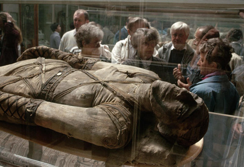 На египетской мумии в музее обнаружили скрытые письмена