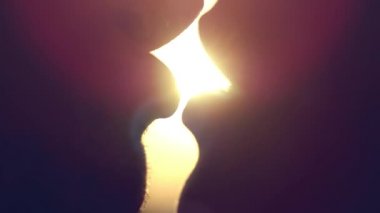 Slow motion of young couple kissing in the flares of sunset light in the city — стоковое видео