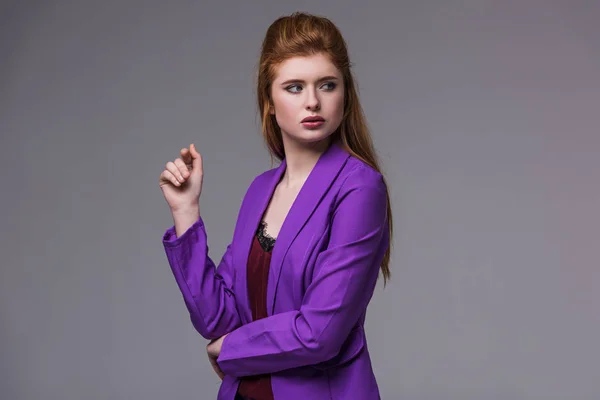 Молодые Девушки Мода Модель Куртке Изолированные Серый — стоковое фото
