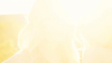 Девочки Твин Женщин Лесбиянки Подруг Длинными Светлыми Волосами Модных Белого — стоковое видео
