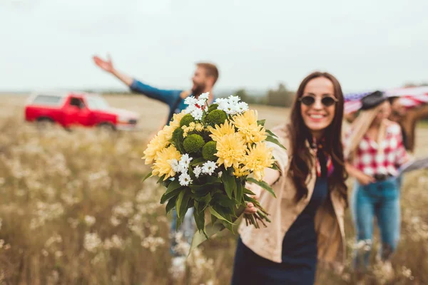 Young Happy Woman Showing Flower Bouquet Camera Happy Friends Walking — стоковое фото