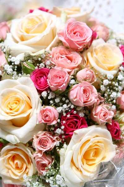 Красивые свежие свадебные цветы ih руки — стоковое фото